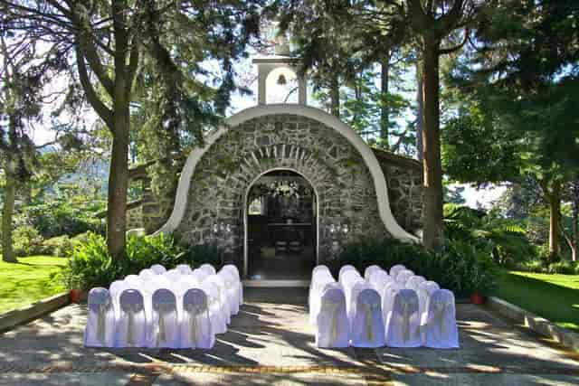 Acantilados outdoor stone ballroom chapel for intimate boutique wedding ceremonies.