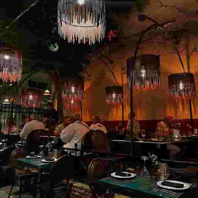 2 Mazi Restaurant