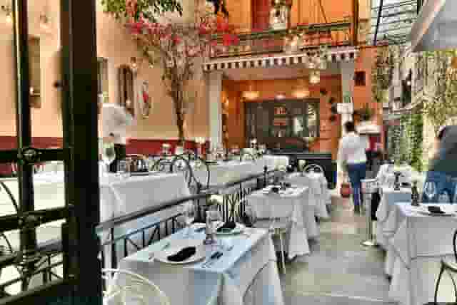 2 Mazi Restaurant