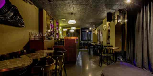 Stylish event venue in Le Cancan Pigalle, perfect for networking and casual gatherings.