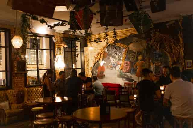 Venue Exclusive Wolf Lane: Intimate networking venue with mural decor for corporate events.