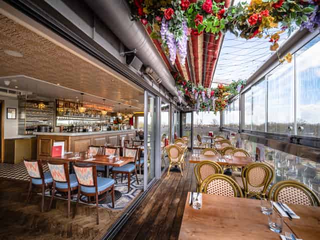 SIX Brasserie