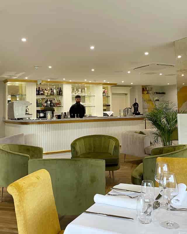 Garden Suite at Cambridge Country Club, professional bar, ideal for corporate events and networking.