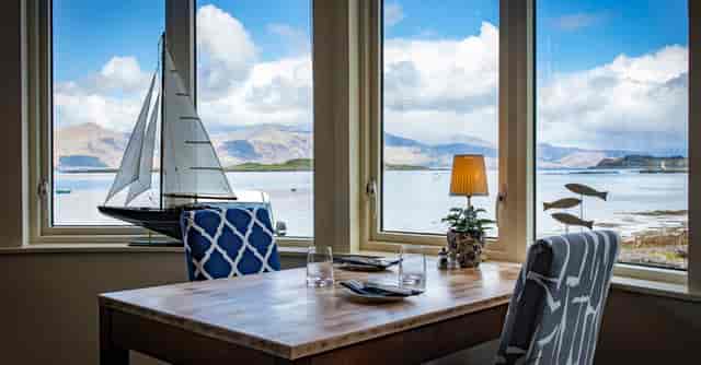 Serene restaurant meeting space with waterfront view, ideal for corporate retreats and gatherings.