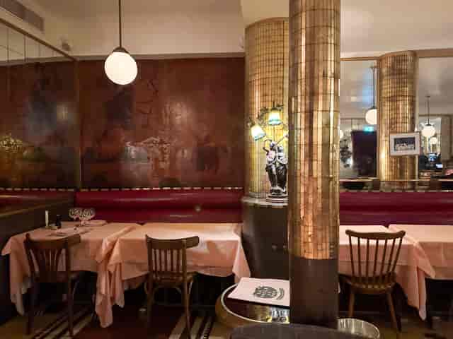 Vintage La Poule au Pot dining room for executive dinner or intimate event venue.