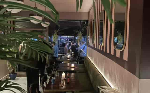 Stylish event venue in Si Hombre for intimate meetings and networking.