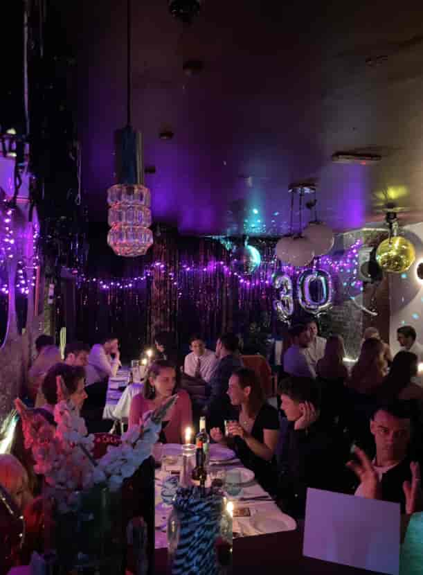 Intimate venue hire in Si Hombre with vibrant decor for festive gatherings and celebrations.