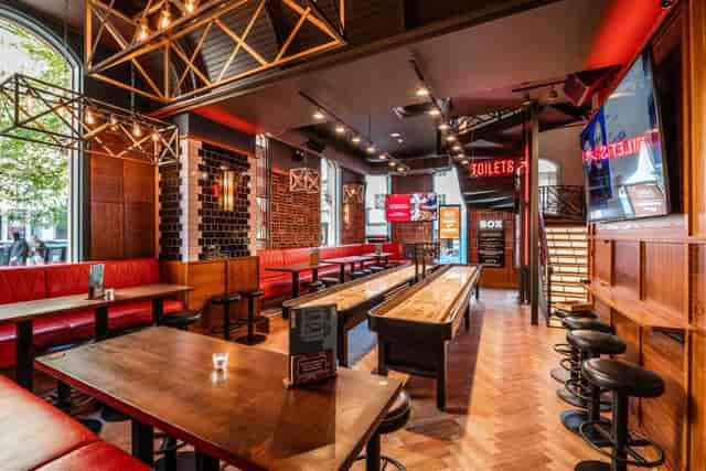 Flocc Room: vibrant venue with cozy booths for meetings and events in Lace Market Hotel