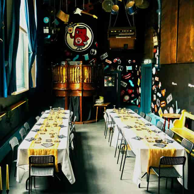 Downstairs Pub & Microbrewery: vibrant dining space for meetings and social events.