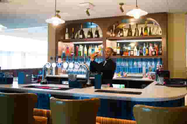 Spotlight Bar & Restaurant