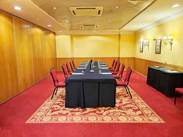 Puccini Dom Pedro Lisboa meeting, red chairs, event venue