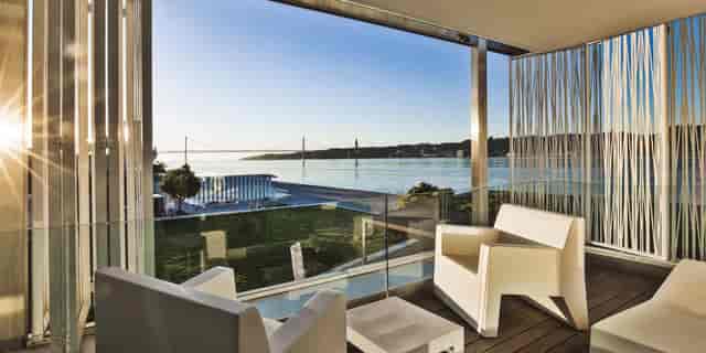 Bom Sucesso III, waterfront executive retreat, cocktail reception