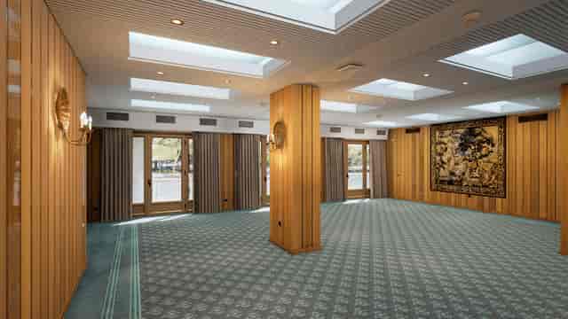 Parque Mayer event space at Hotel Tivoli Lisbon with warm wood, ideal for corporate meetings.