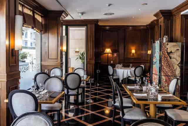 Elegant hotel restaurant at Real Palácio, perfect for private board dinners and corporate events.
