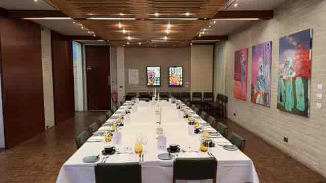 Murray Edwards Fellows Suite: Formal banquet table, modern art, executive event.