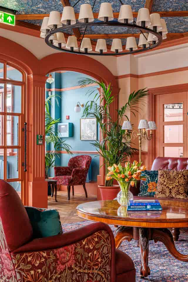 Ellis Suite, Windmill Farm Hotel networking lounge, stylish greenery
