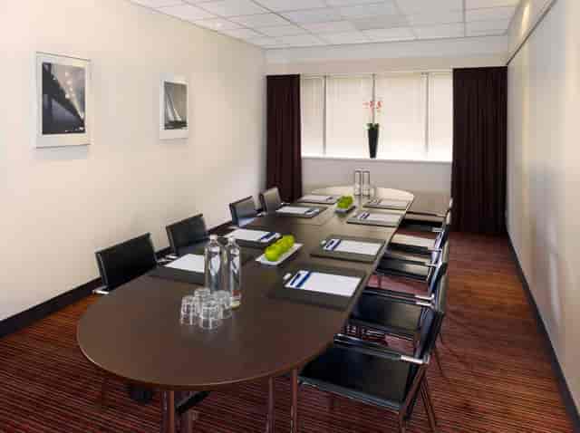 Utrecht boardroom meeting space, oval table, executive, training