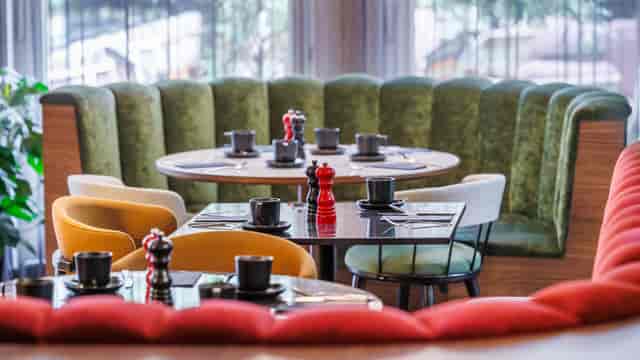 Radisson RED Berlin upscale dining, cocktail reception, VIP events