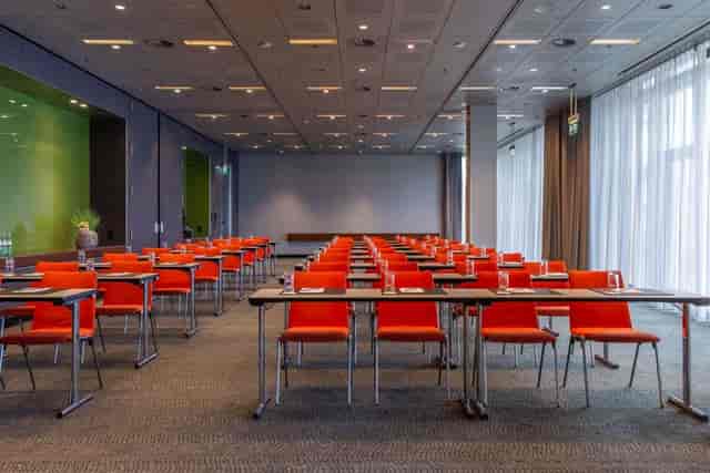 Cologne SEO meeting room, natural light, conference, workshop
