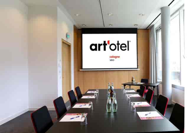 Modern Cologne meeting room, projector, event