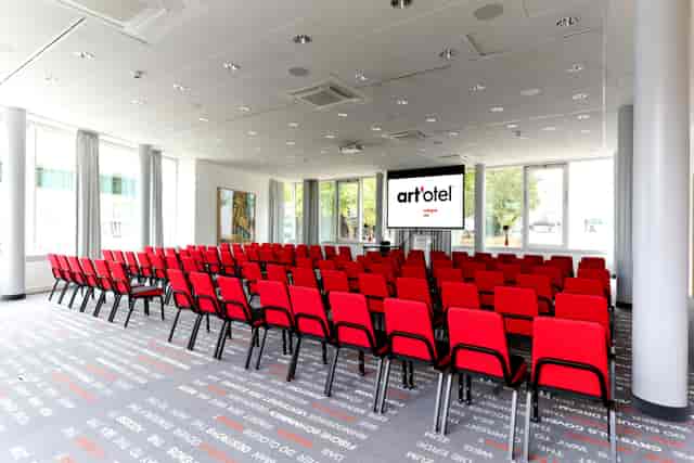 Cologne SEO meeting room, red chairs, conference, event