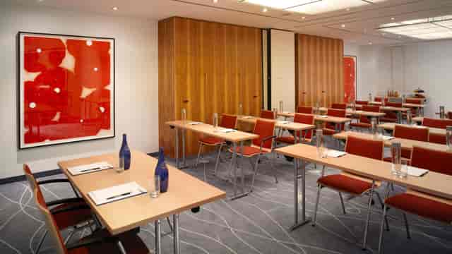 Budapest Park Plaza suite meeting room, workshop event