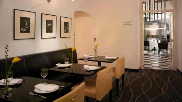 Budapest Park Suite: elegant dining, private event venue