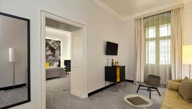 Budapest Park Plaza Suite: Executive Meeting, Client Stay
