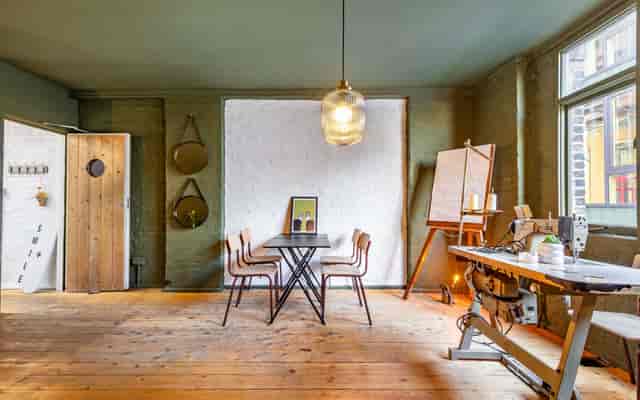 Bread and Butter Lounge - image 3