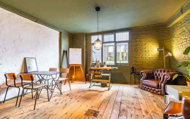 Bread and Butter Lounge - image 2