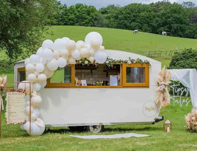 Rustic mobile bar, balloon arch, wedding, garden party