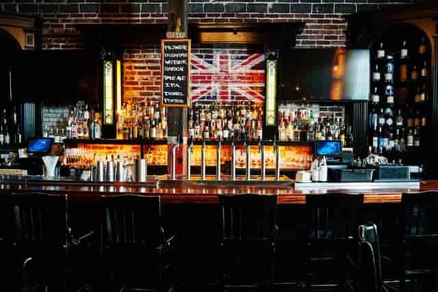 Corporate bar consultation, cocktail reception, networking