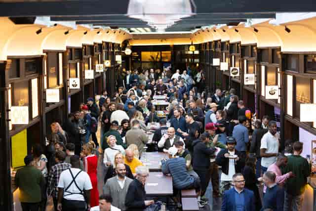 The Metropolitan Bar at BOXHALL: High-energy networking mixer and casual corporate event venue.