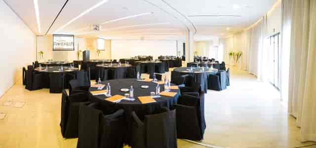 Hotel Puerta América - image 2
