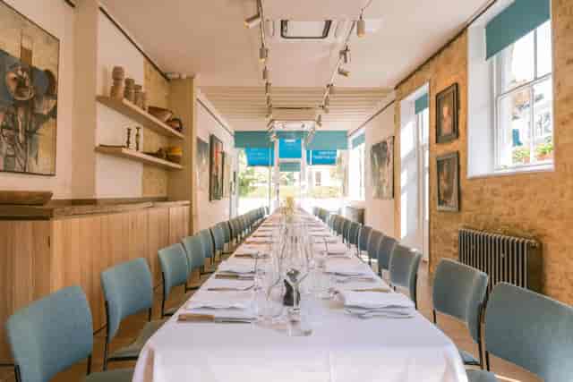Gees Restaurant & Bar - image 3