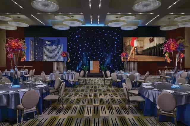 Viñoly Grand Ballroom gala setup with star-lit stage for awards dinners and corporate events.
