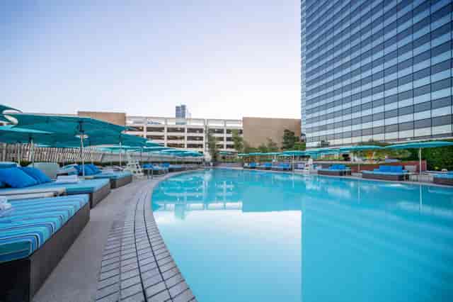 Vdara Pool & Cabanas: Luxury outdoor venue for corporate retreats and networking events.