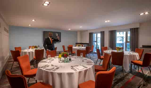Clayton Hotel Cambridge - image 2