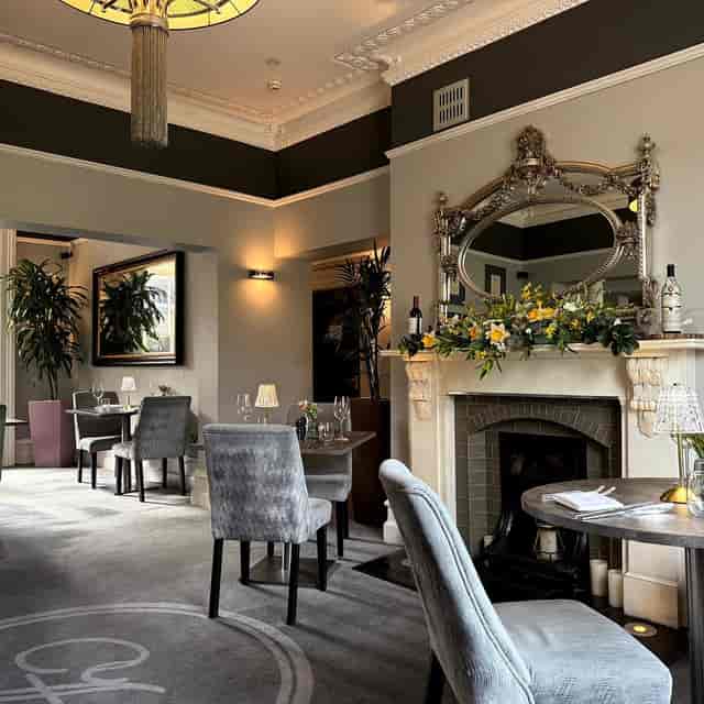 Sophisticated Poets House Writing Room for intimate VIP dinners and private board meetings.