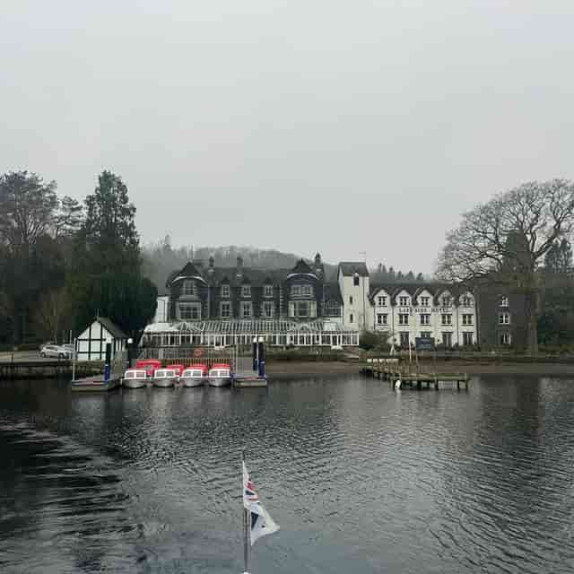 Lakeside Hotel & Spa - image 2