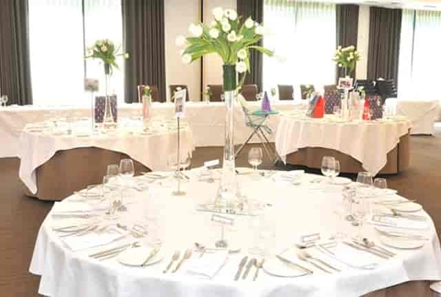 Stirling Court Hotel - image 3