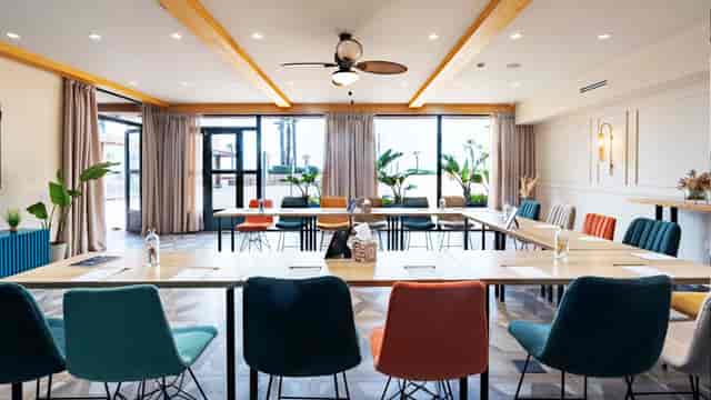 U-shaped conference room at AnfaPlace, bright event space for collaborative board meetings.