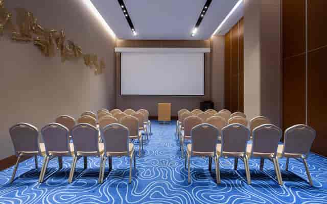 Sion conference room with theater seating for professional business events and corporate seminars.
