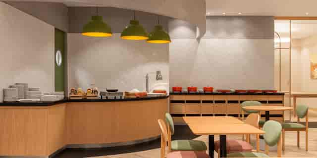 Holiday Inn Almaty - image 2
