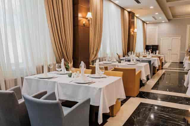 Comfort Hotel Astana - image 2