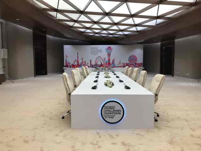 ASPAN VIP-hall boardroom for C-suite summit with architectural lighting and integrated technology.