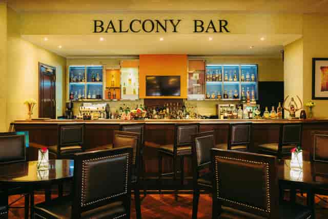 Villa Rosa Kempinski balcony bar for professional cocktail receptions and corporate networking.