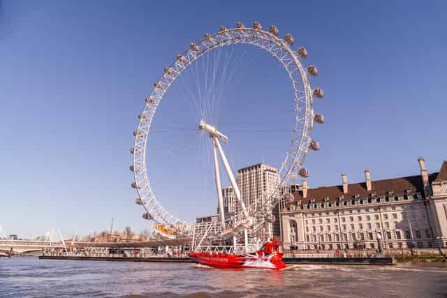 Rocket Rebel London - 26 seat speedboat for sightseeing in London