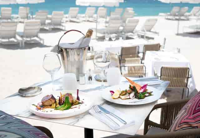 Croisette Beach Hotel Cannes - image 2