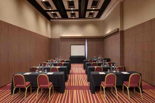 Mercure London Earls Court Hotel - image 3